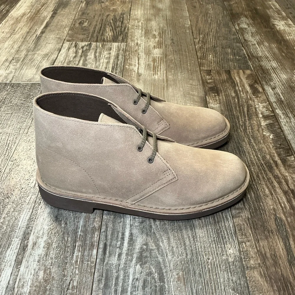 Clark’s Men's Tan Suede Desert Boots Size 7.5